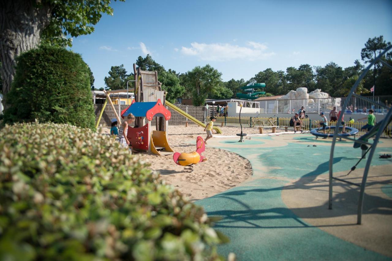 ホテル Camping Les Chouans サンティレール・ド・リエ エクステリア 写真