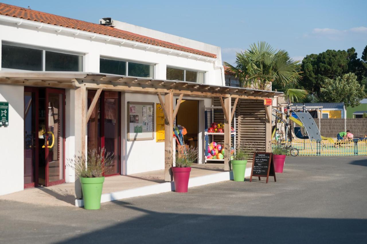 ホテル Camping Les Chouans サンティレール・ド・リエ エクステリア 写真