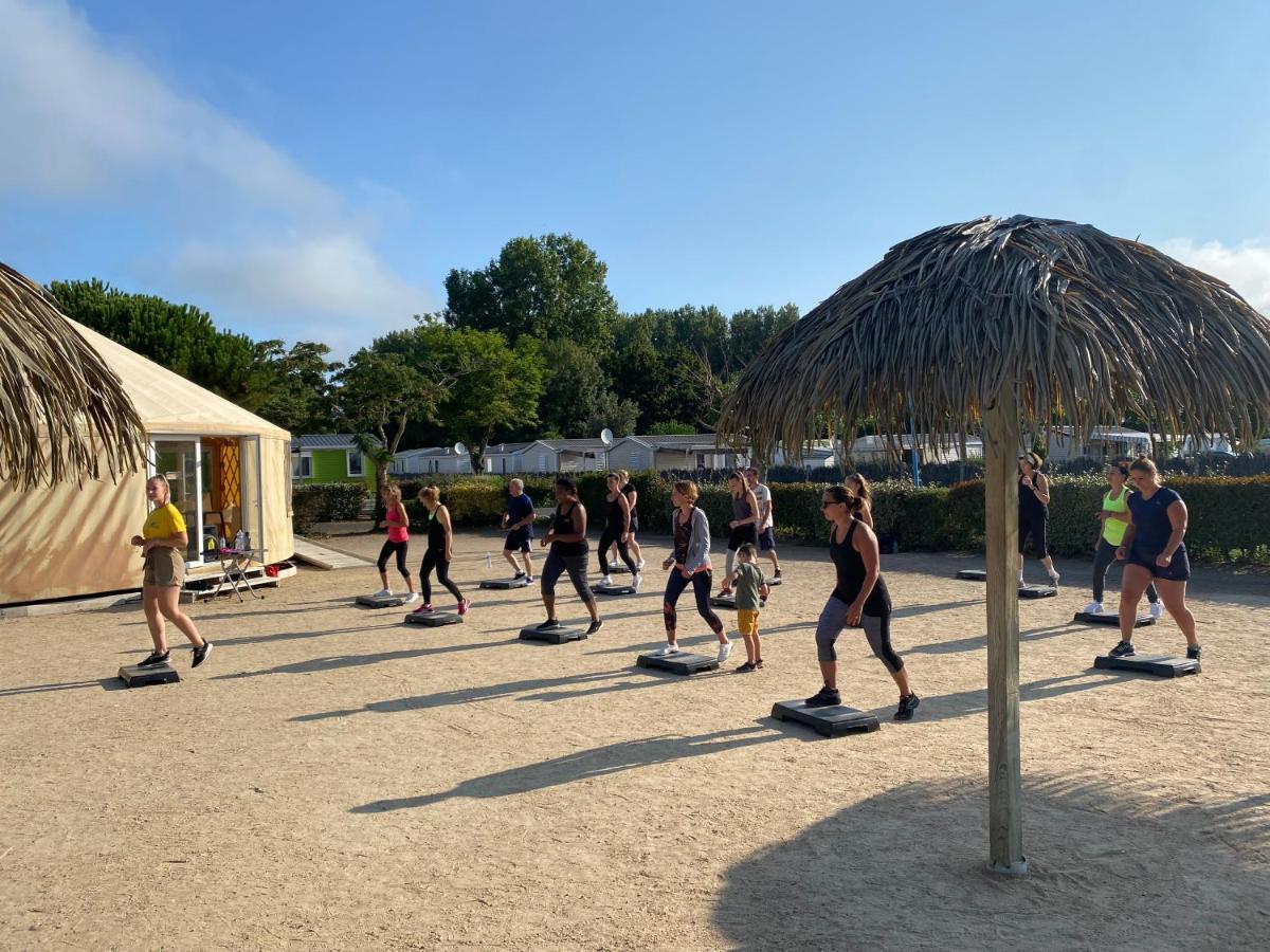 ホテル Camping Les Chouans サンティレール・ド・リエ エクステリア 写真