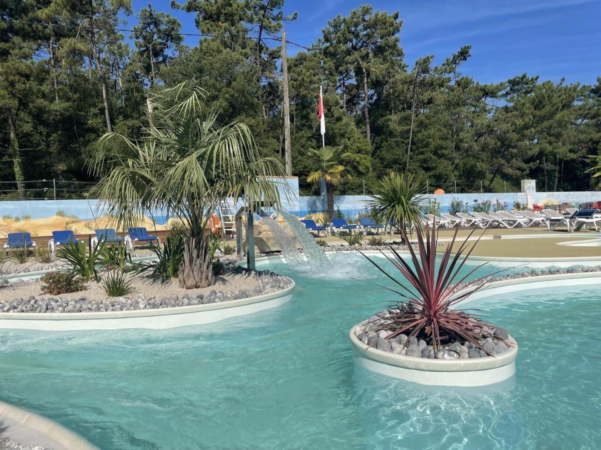 ホテル Camping Les Chouans サンティレール・ド・リエ エクステリア 写真